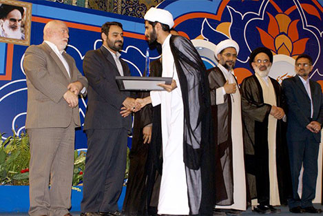 کاشان ؛ بیش ازیک دهه بر بلندای قله ی قرآن ،نهج البلاغه وصحیفه سجادیه